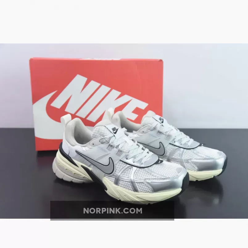 Nike Runtekk White/Metallic Silver-Pure Platinum FD0736-100