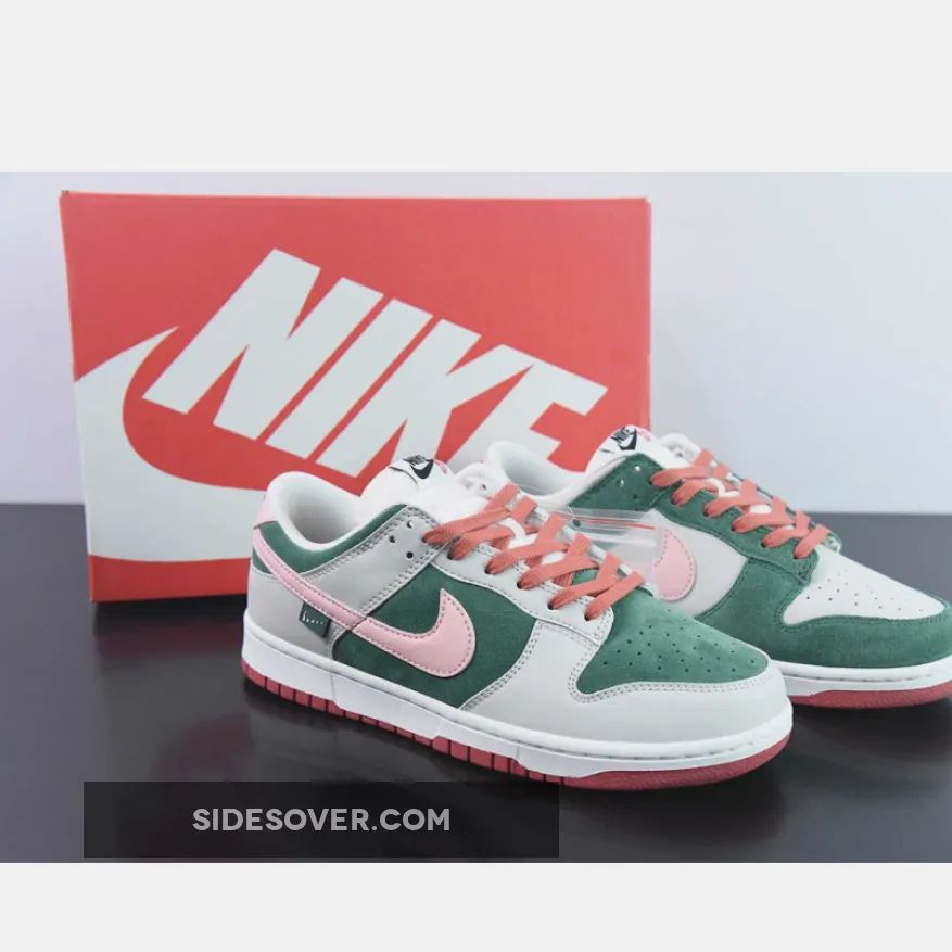 Nike Dunk Low SE All Petals United